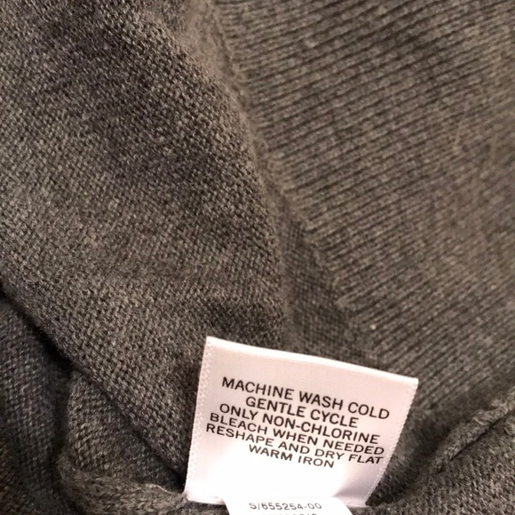 Banana Republic Men’s Gray & Red Large Sweater - Picture 11 of 11